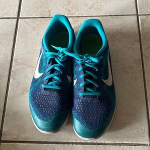 Women’s Nike sneakers blue teal size 7